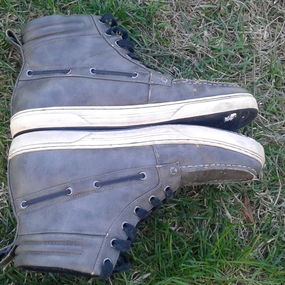 High Top Shoe - Picture 4 of 6